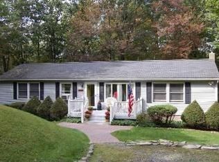 150 Twin Lakes Dr, Shohola, PA 18458