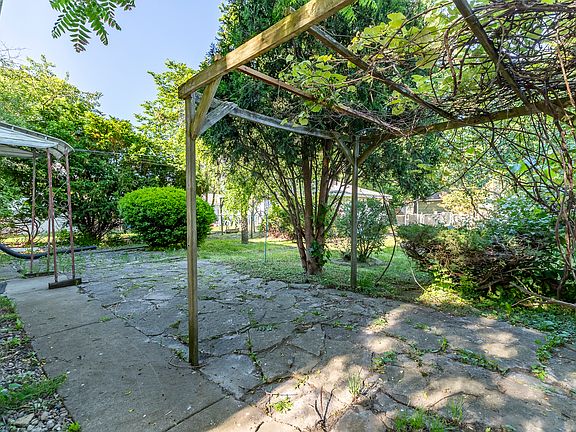 5th image of 17633 Roy St