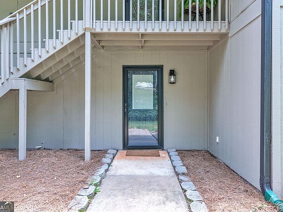 3rd image of 12B Hartwell Villas