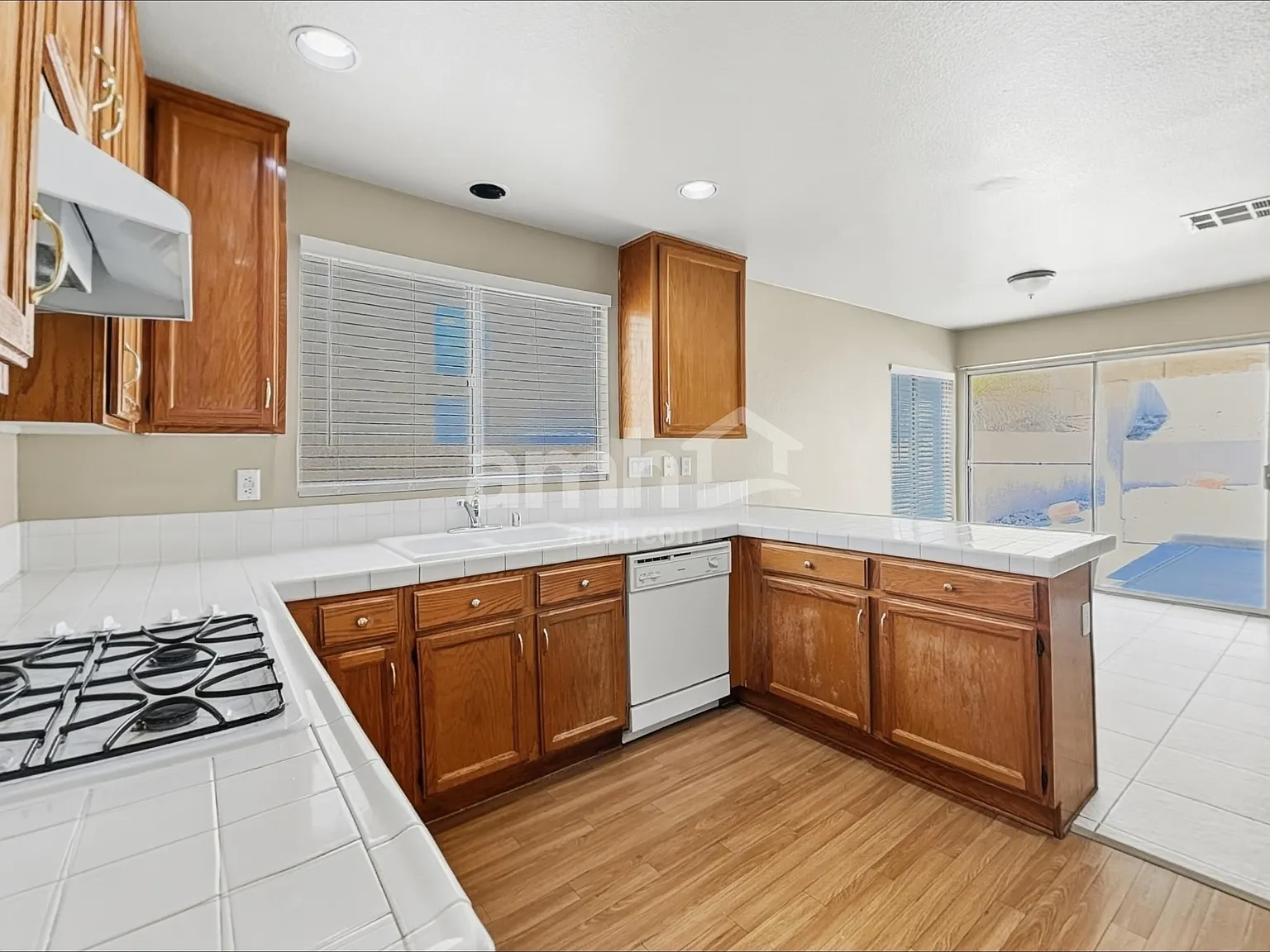 4 bed, 3.0 bath, 1749 sqft, $2,450 — Photo 4