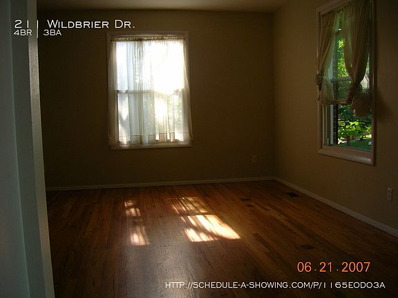 3rd image of 211 Wildbrier Dr