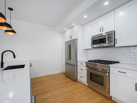 5th image of 842 N Wolcott Ave #2