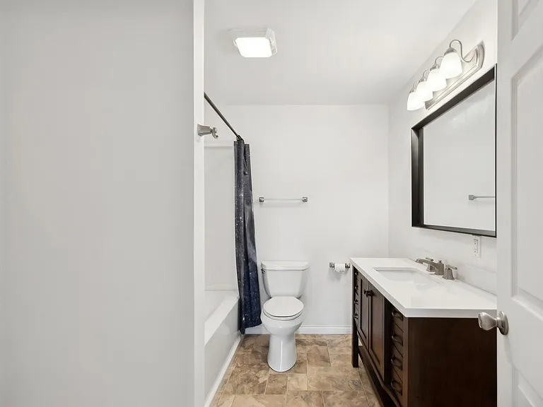 2152 Newbury Ln — Photo 11