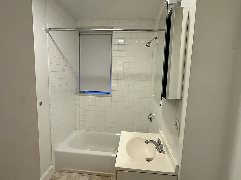 122 Warren St — Photo 5