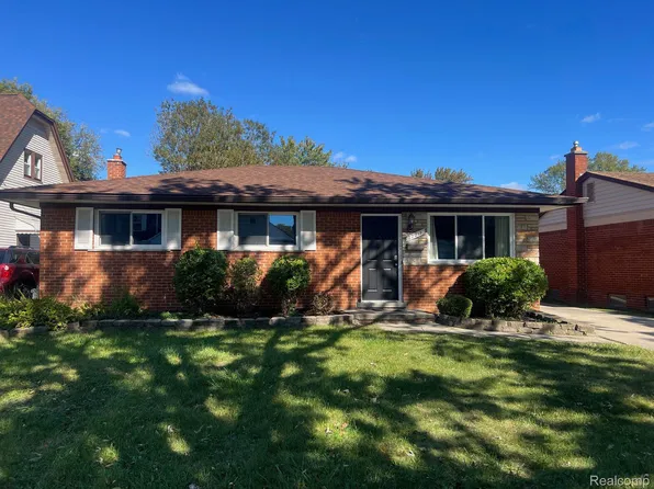 22211 Violet St, Saint Clair Shores, MI 48082