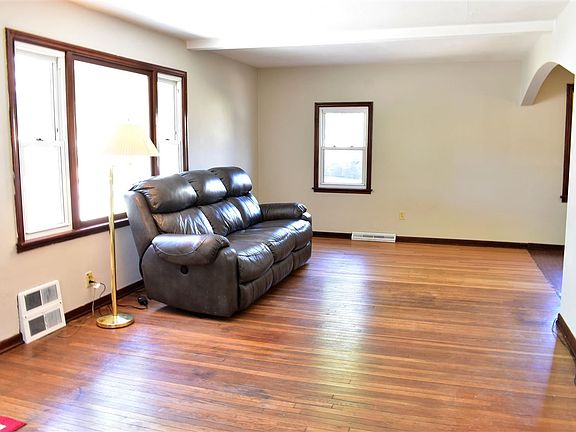 5th image of 205 Winona Dr