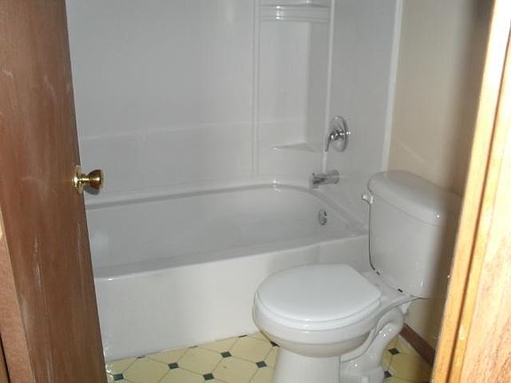 5th image of 10250 Arrowwood Dr