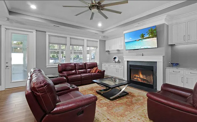 4 bed, 2452 sqft, $5,200 — Photo 3