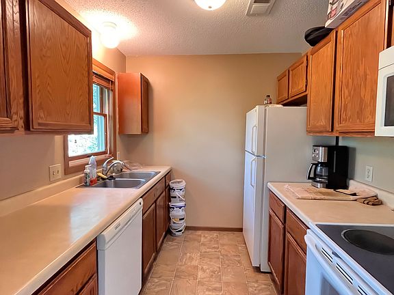 5th image of 3323 Berwood Ct W