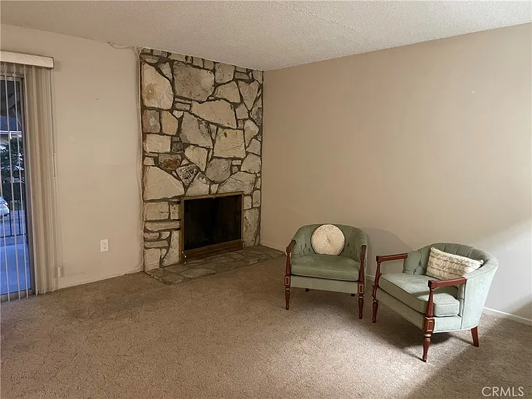 22925 Nadine Cir #B — Photo 3