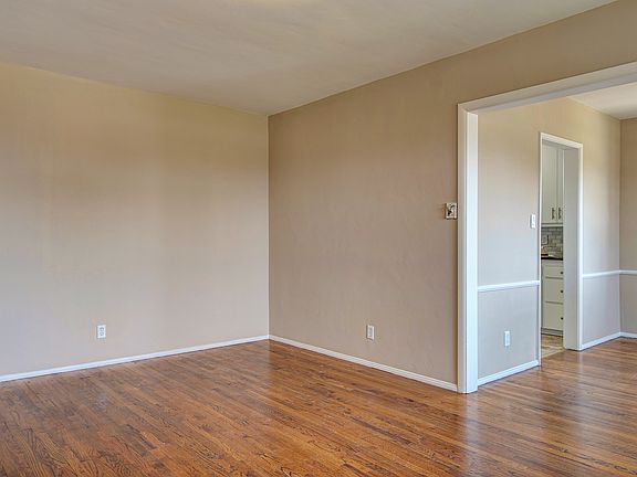 4th image of 2400 W Lincoln Ave
