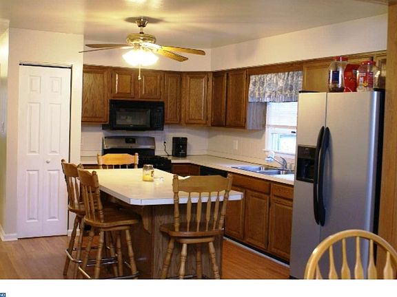 2nd image of 913 Waterlilly Ln