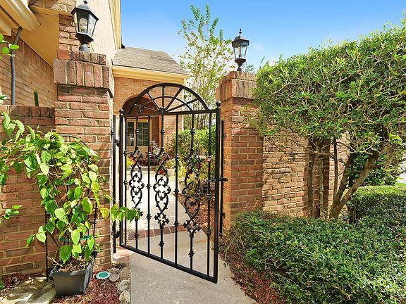 Private Courtyard Entry