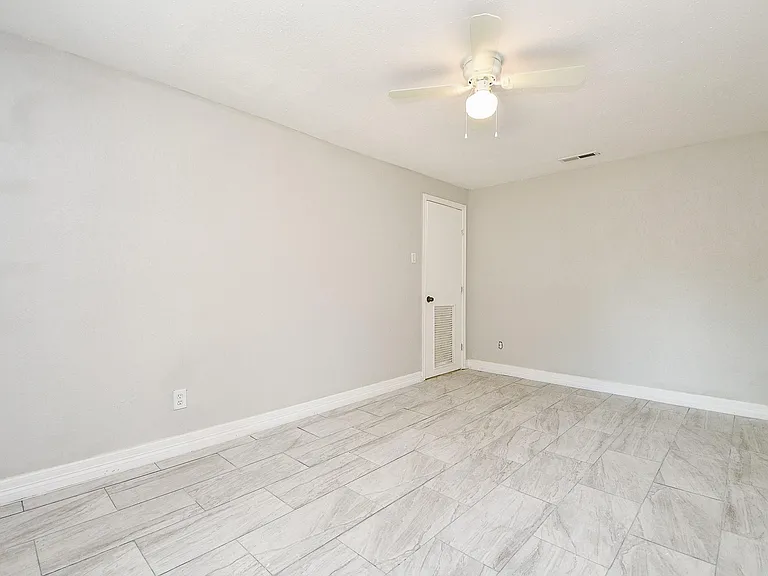 5811 Greencraig Dr — Photo 28
