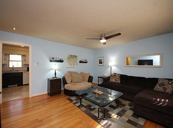 3rd image of 104 S Lincoln Dr
