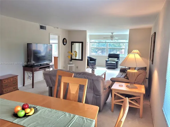 9861 Sunrise Lakes Blvd APT 310, Sunrise, FL 33322