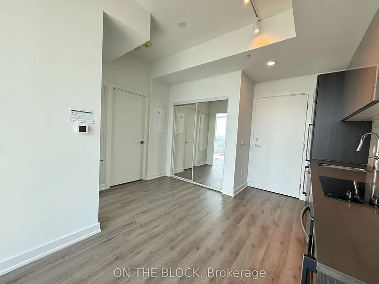 252 Church St #Penthouse 17 — Photo 2