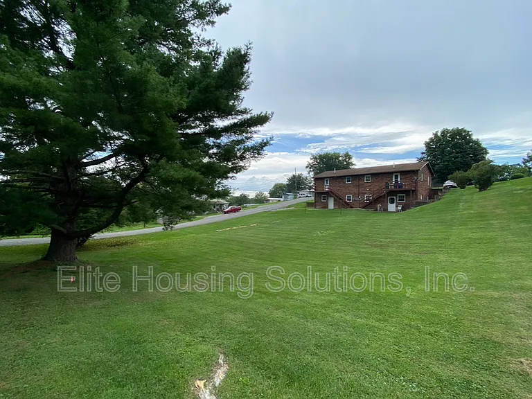 120 W Marshall St #2 — Photo 10