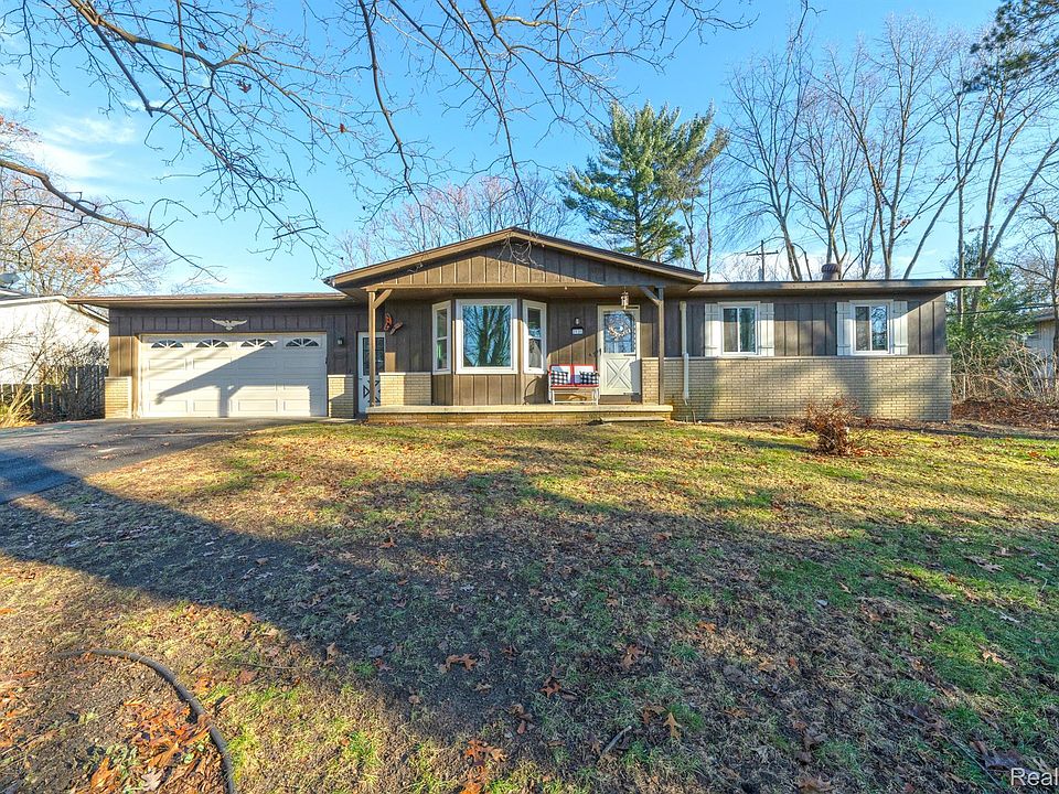 1st image of 2135 Cross Lake Dr