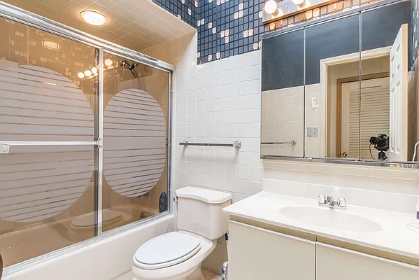 Sold by Century 21 Marciano | media 32