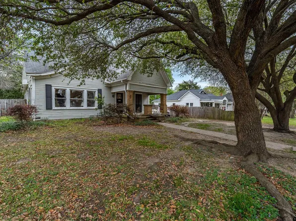 305 E Blair St, Mineola, TX 75773