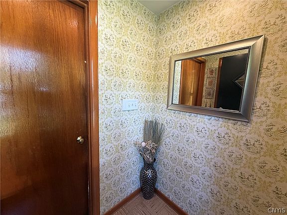 3rd image of 177 Merritt Ave