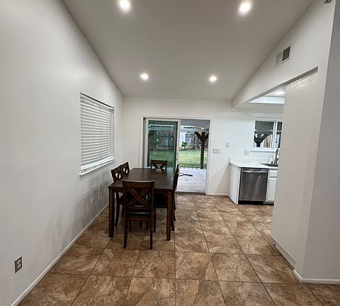 5th image of 3753 Tomlinson Ave