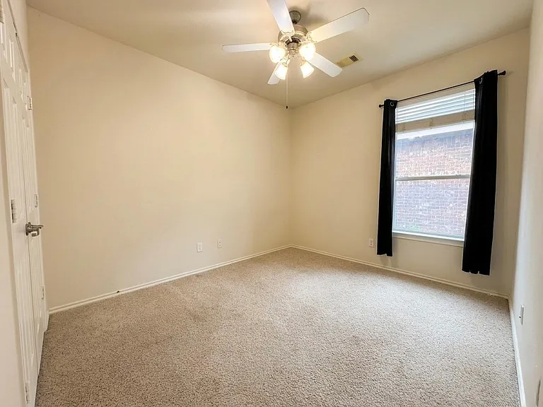 21344 Thurston Crossing Dr — Photo 10