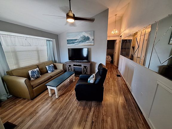 4th image of 518 W Clam Cir #518