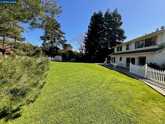 4th image of 403 Gerald Ct
