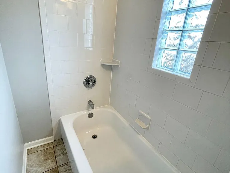 1811 N Warren Ave — Photo 11