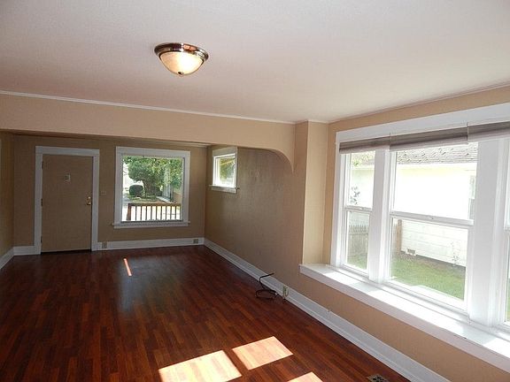 3rd image of 2210 Lombard Ave #A