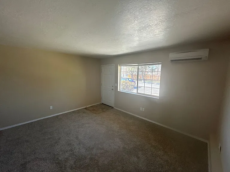 123 W Antler Ave — Photo 3
