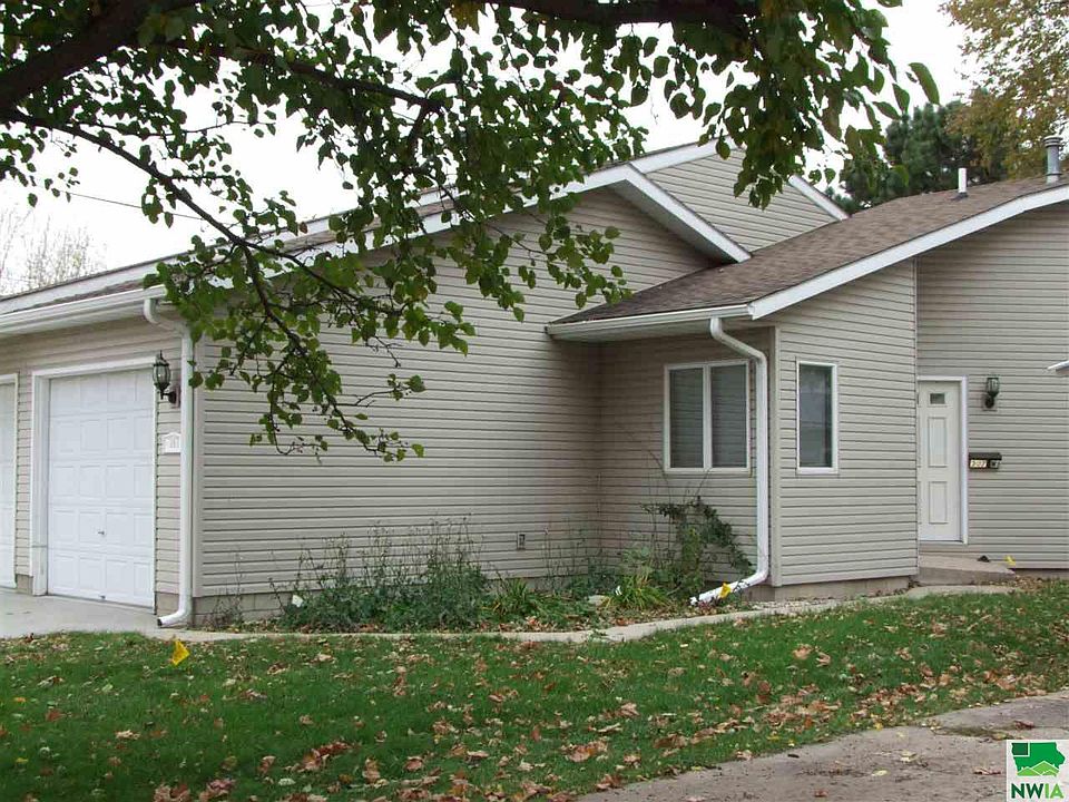 1st image of 307/309 6th St