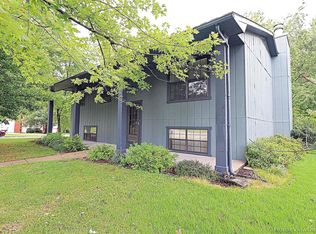 1303 Rolling Fields Dr, Jackson, MO 63755