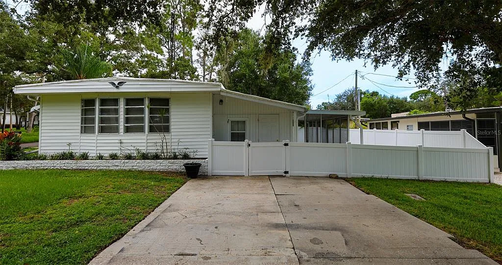 2 bed, 2.0 bath, 1350 sqft, $2,000 — Photo 2