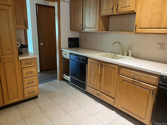 3rd image of 548 Westfield Dr