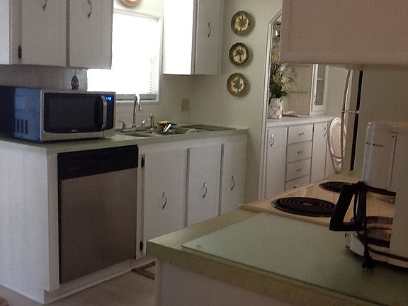 2nd image of 370 Sanibel St