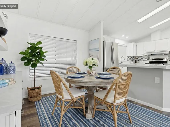 122 Beechwood Ln, Oceanside, CA 92054