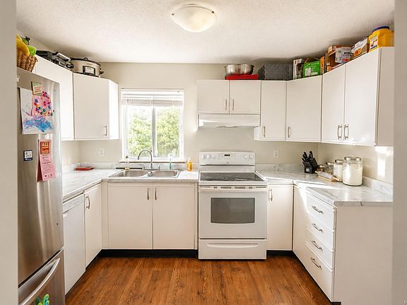 3rd image of 1908 Bowen Rd #203