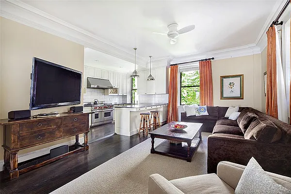 Sold by R New York | media 2