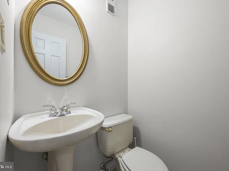 1260 Masters Dr — Photo 17