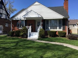 596 S Poplar Ave, Elmhurst, IL 60126