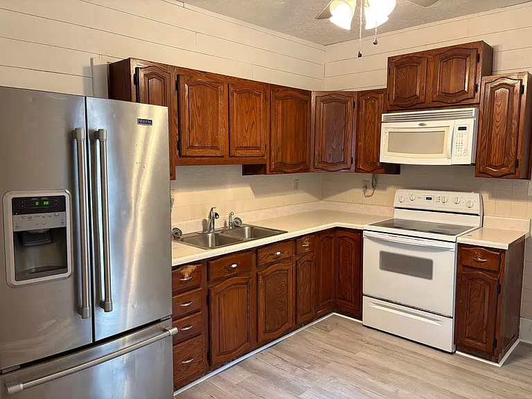 127 & 129 E Walnut St — Photo 6