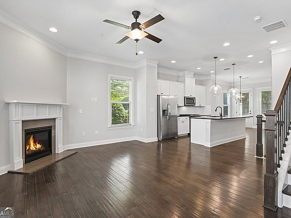 3rd image of 511 Morningtide Way NE