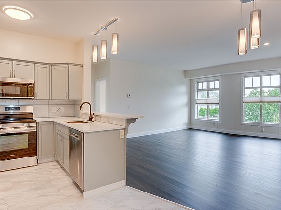 3rd image of 2551 Shoreline Dr #412
