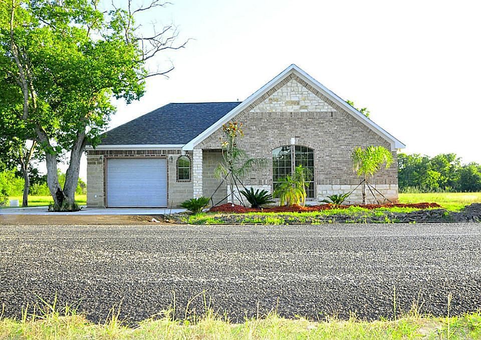 Great SMALL town feel and small town pace. Learn to relax... and enjoy.