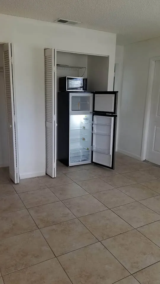 Studio, $1,190 — Photo 2