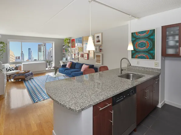 555 West 23rd Street N7H image 2 of 9