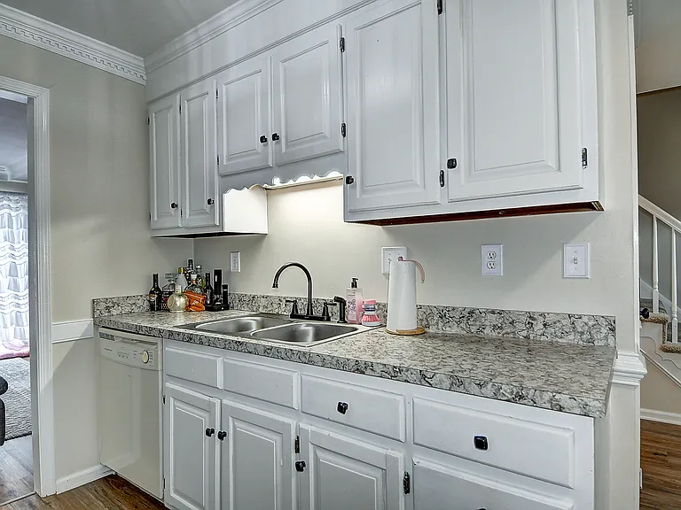 333 San Roman Dr — Photo 7